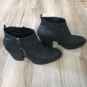 Black heeled boots